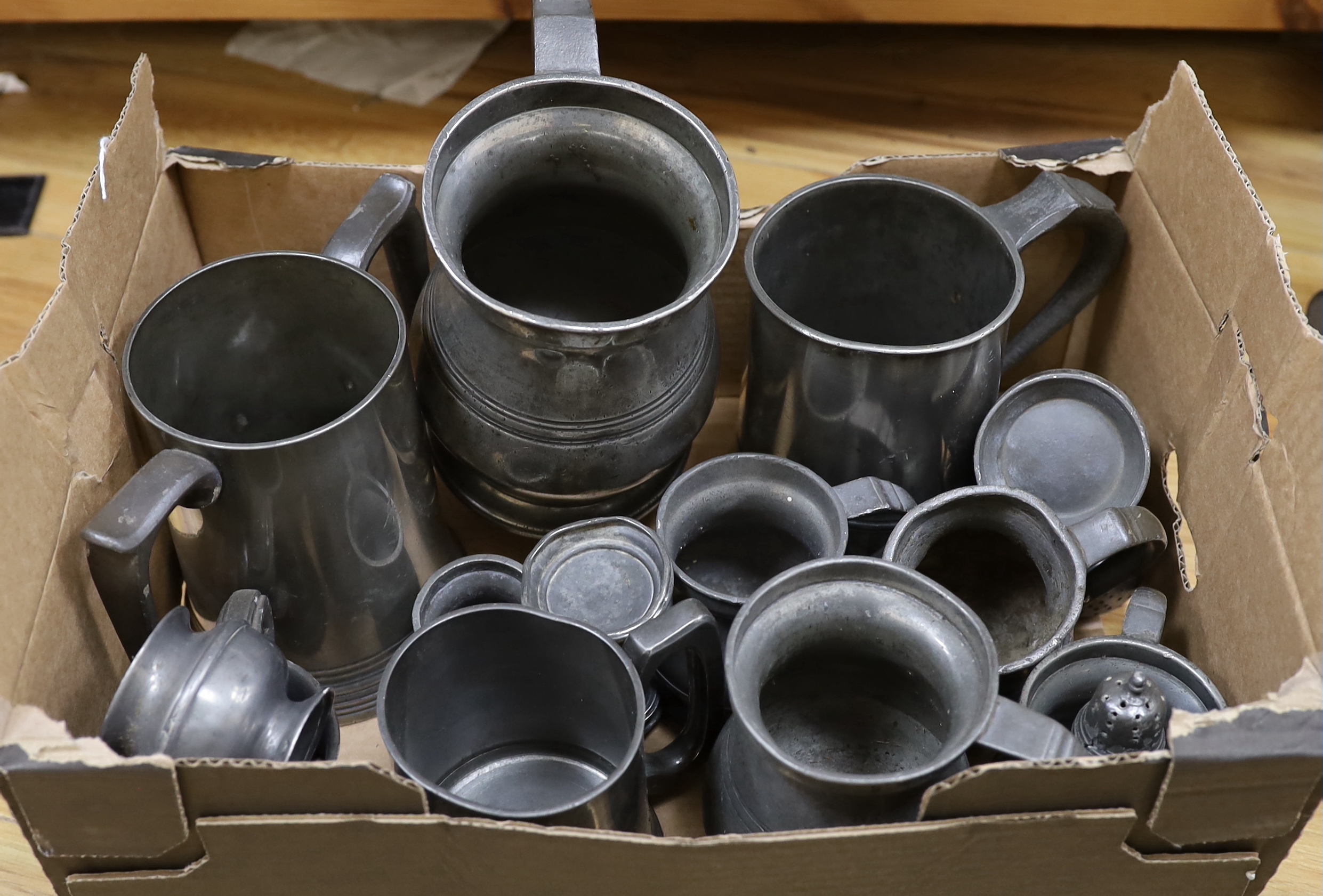 A collection of pewter mugs, largest 16cm high